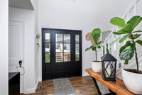 1613 Bayview Dr interior
