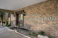 1602 Gardiner Ln #120